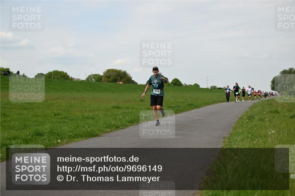 10.05.2026 - 8. Wedeler Halbmarathon Dr. Thomas Lammeyer http://msf.ph/oto/9696149 10.05.2026 11:23:27 Laufen 1010 meine-sportfotos.de
