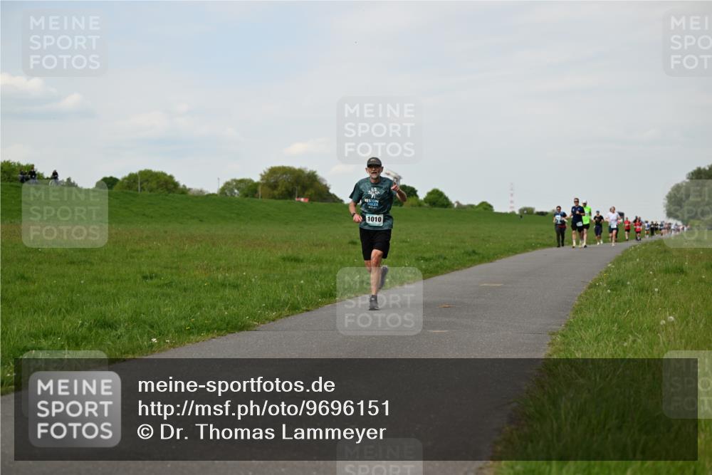 10.05.2026 - 8. Wedeler Halbmarathon Dr. Thomas Lammeyer http://msf.ph/oto/9696151 10.05.2026 11:23:27 Laufen 1010 meine-sportfotos.de