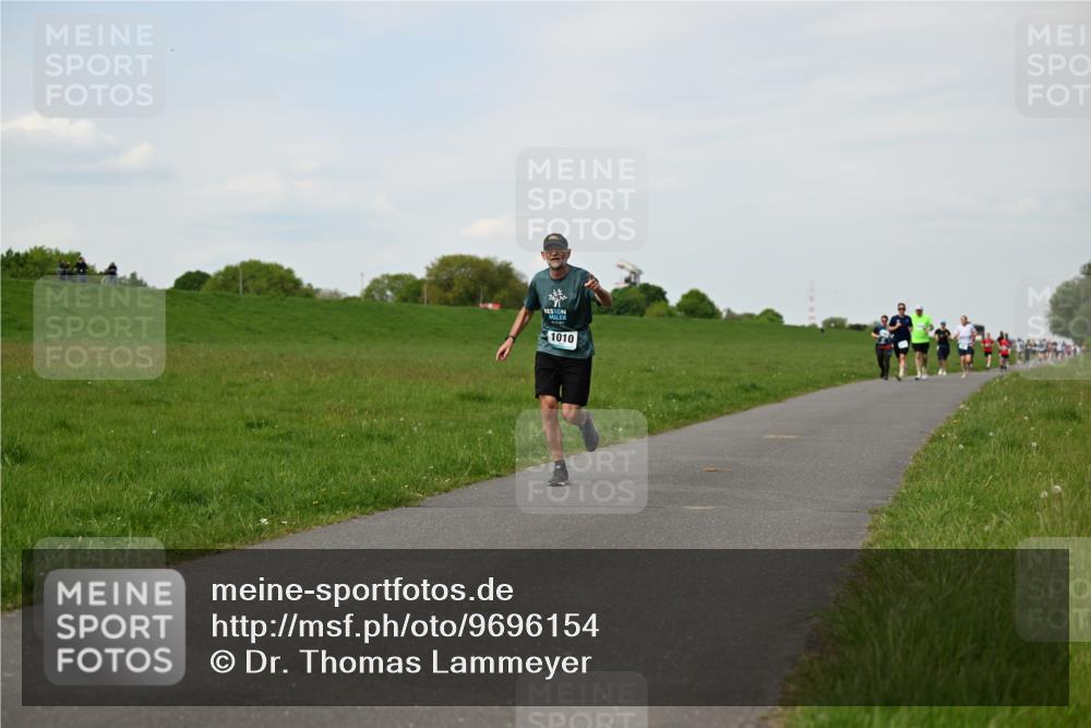 10.05.2026 - 8. Wedeler Halbmarathon Dr. Thomas Lammeyer http://msf.ph/oto/9696154 10.05.2026 11:23:28 Laufen 1010 meine-sportfotos.de