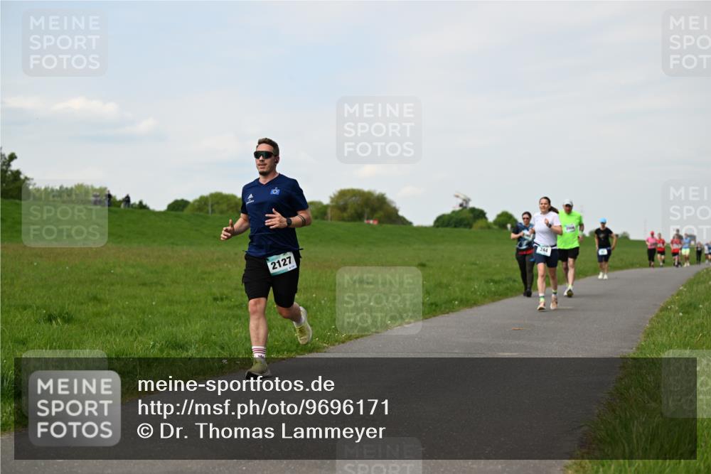 10.05.2026 - 8. Wedeler Halbmarathon Dr. Thomas Lammeyer http://msf.ph/oto/9696171 10.05.2026 11:23:39 Laufen 2127, 244 meine-sportfotos.de