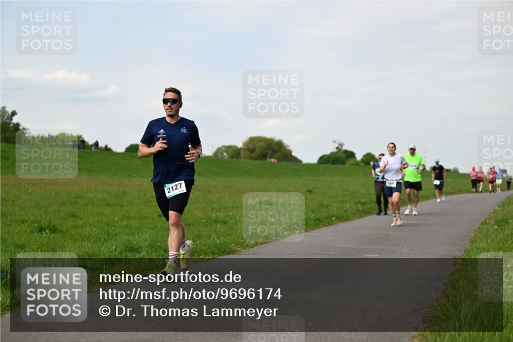 10.05.2026 - 8. Wedeler Halbmarathon Dr. Thomas Lammeyer http://msf.ph/oto/9696174 10.05.2026 11:23:40 Laufen 2127, 132, 244 meine-sportfotos.de