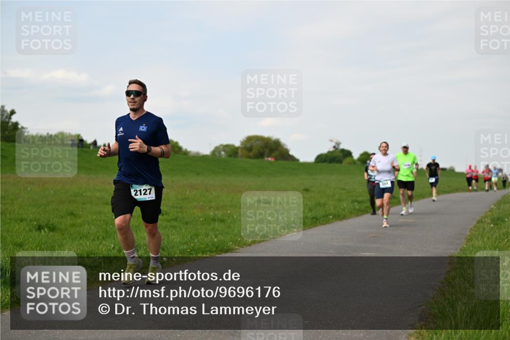 10.05.2026 - 8. Wedeler Halbmarathon Dr. Thomas Lammeyer http://msf.ph/oto/9696176 10.05.2026 11:23:40 Laufen 2127 meine-sportfotos.de