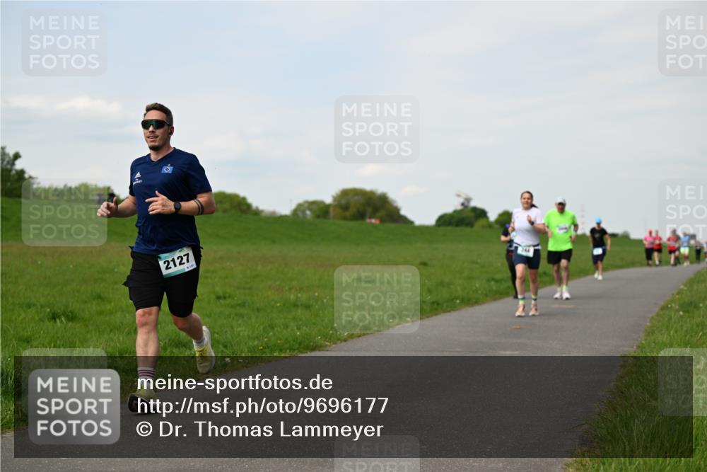 10.05.2026 - 8. Wedeler Halbmarathon Dr. Thomas Lammeyer http://msf.ph/oto/9696177 10.05.2026 11:23:40 Laufen 2127, 8132 meine-sportfotos.de