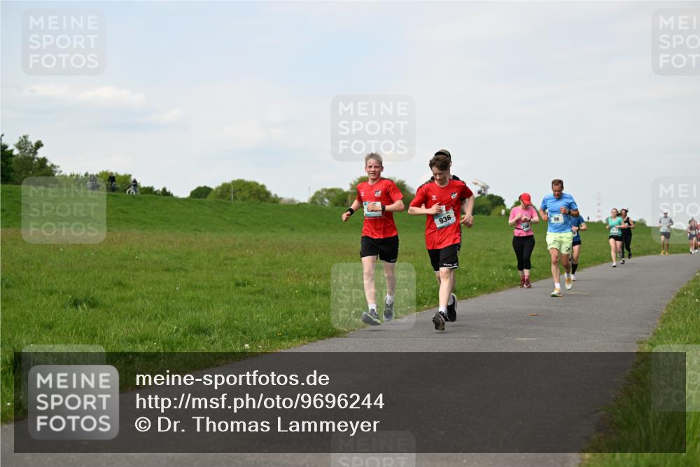 10.05.2026 - 8. Wedeler Halbmarathon Dr. Thomas Lammeyer http://msf.ph/oto/9696244 10.05.2026 11:23:58 Laufen 936 meine-sportfotos.de