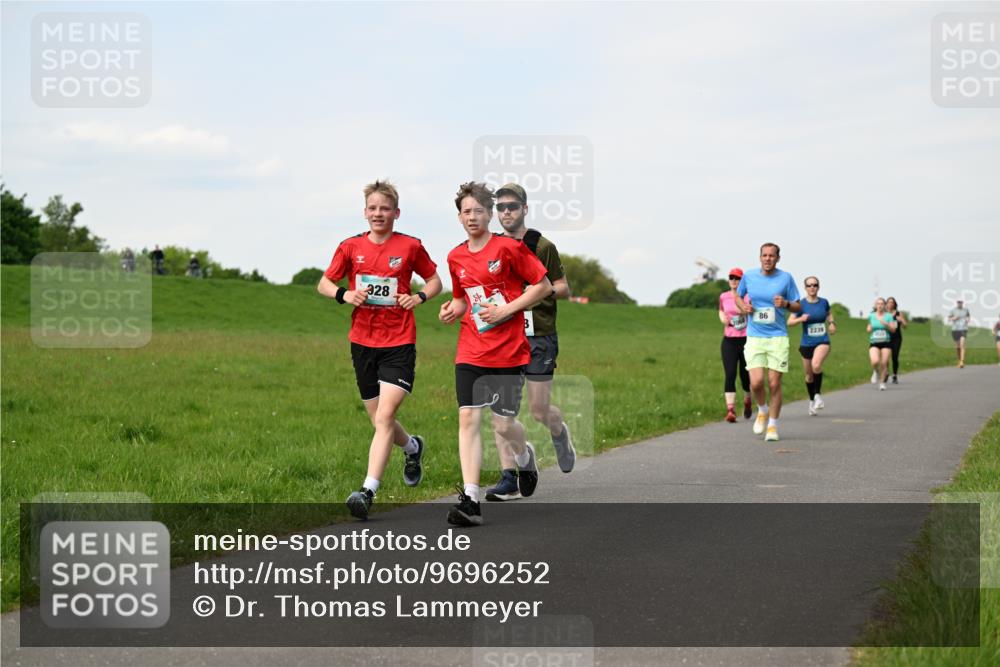 10.05.2026 - 8. Wedeler Halbmarathon Dr. Thomas Lammeyer http://msf.ph/oto/9696252 10.05.2026 11:23:59 Laufen 328, 2239 meine-sportfotos.de