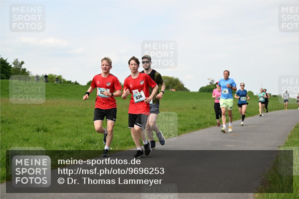 10.05.2026 - 8. Wedeler Halbmarathon Dr. Thomas Lammeyer http://msf.ph/oto/9696253 10.05.2026 11:23:59 Laufen 936, 2239 meine-sportfotos.de