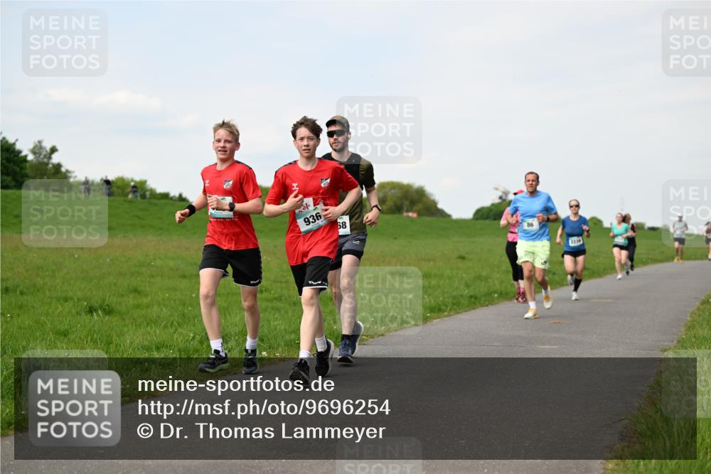 10.05.2026 - 8. Wedeler Halbmarathon Dr. Thomas Lammeyer http://msf.ph/oto/9696254 10.05.2026 11:23:59 Laufen 936, 2238 meine-sportfotos.de