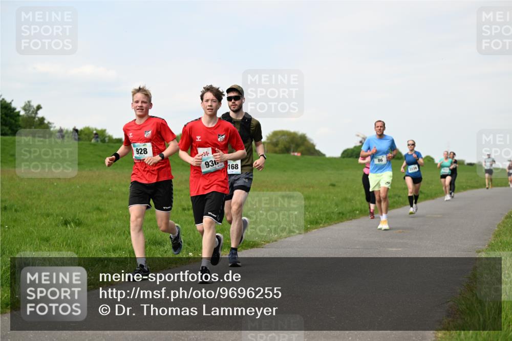 10.05.2026 - 8. Wedeler Halbmarathon Dr. Thomas Lammeyer http://msf.ph/oto/9696255 10.05.2026 11:23:59 Laufen 928, 936, 168, 2239 meine-sportfotos.de