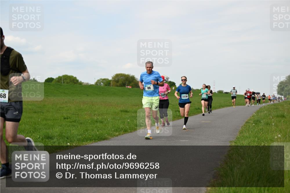 10.05.2026 - 8. Wedeler Halbmarathon Dr. Thomas Lammeyer http://msf.ph/oto/9696258 10.05.2026 11:24:00 Laufen 2239, 1223 meine-sportfotos.de