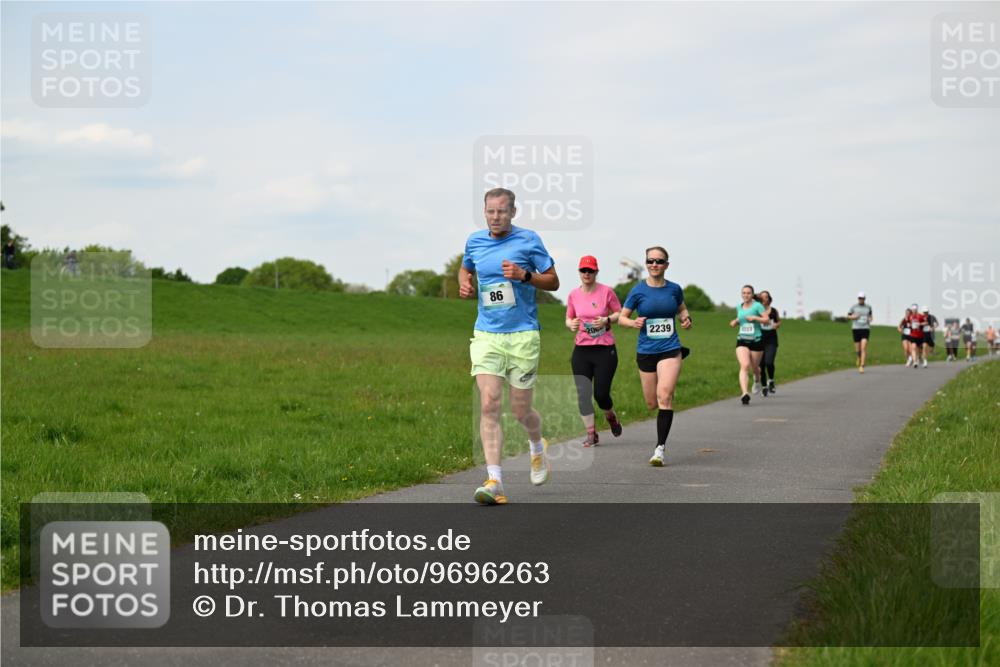 10.05.2026 - 8. Wedeler Halbmarathon Dr. Thomas Lammeyer http://msf.ph/oto/9696263 10.05.2026 11:24:01 Laufen 2239 meine-sportfotos.de