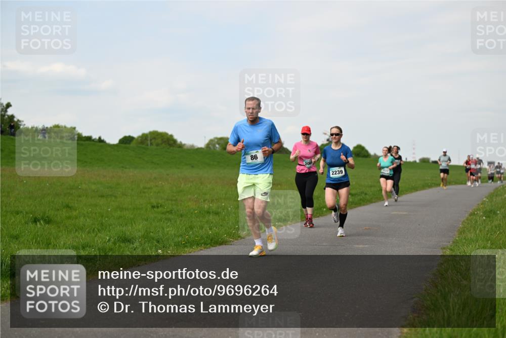 10.05.2026 - 8. Wedeler Halbmarathon Dr. Thomas Lammeyer http://msf.ph/oto/9696264 10.05.2026 11:24:01 Laufen 206, 2239 meine-sportfotos.de