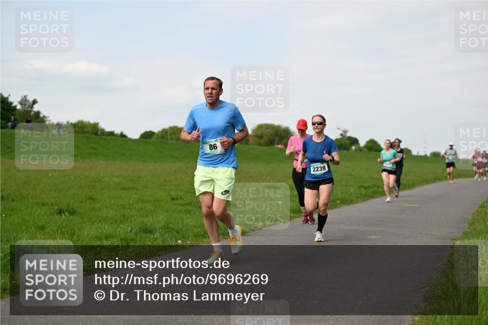 10.05.2026 - 8. Wedeler Halbmarathon Dr. Thomas Lammeyer http://msf.ph/oto/9696269 10.05.2026 11:24:02 Laufen 2239 meine-sportfotos.de