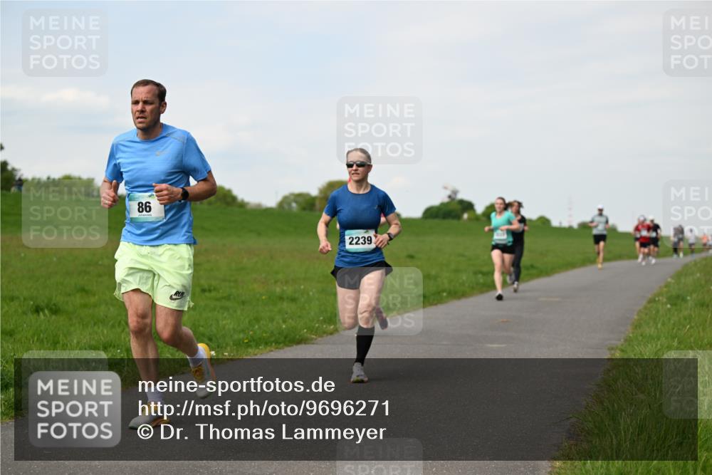 10.05.2026 - 8. Wedeler Halbmarathon Dr. Thomas Lammeyer http://msf.ph/oto/9696271 10.05.2026 11:24:03 Laufen 2239 meine-sportfotos.de