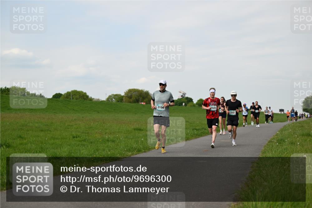 10.05.2026 - 8. Wedeler Halbmarathon Dr. Thomas Lammeyer http://msf.ph/oto/9696300 10.05.2026 11:24:11 Laufen 2156, 121, 277 meine-sportfotos.de