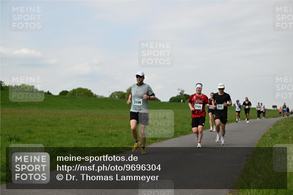 10.05.2026 - 8. Wedeler Halbmarathon Dr. Thomas Lammeyer http://msf.ph/oto/9696304 10.05.2026 11:24:11 Laufen 2156, 2121, 277 meine-sportfotos.de