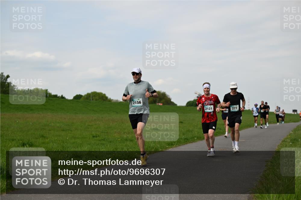10.05.2026 - 8. Wedeler Halbmarathon Dr. Thomas Lammeyer http://msf.ph/oto/9696307 10.05.2026 11:24:12 Laufen 2156, 2121, 277 meine-sportfotos.de