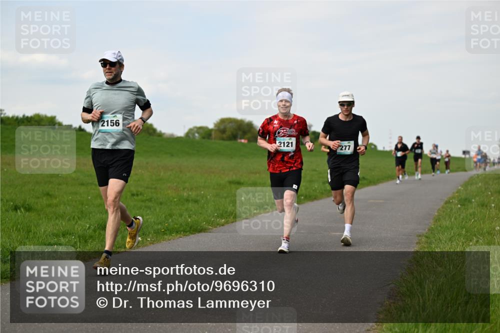 10.05.2026 - 8. Wedeler Halbmarathon Dr. Thomas Lammeyer http://msf.ph/oto/9696310 10.05.2026 11:24:13 Laufen 2156, 2121, 277 meine-sportfotos.de