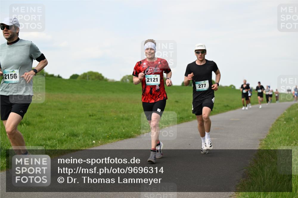 10.05.2026 - 8. Wedeler Halbmarathon Dr. Thomas Lammeyer http://msf.ph/oto/9696314 10.05.2026 11:24:13 Laufen 2156, 2121, 277 meine-sportfotos.de