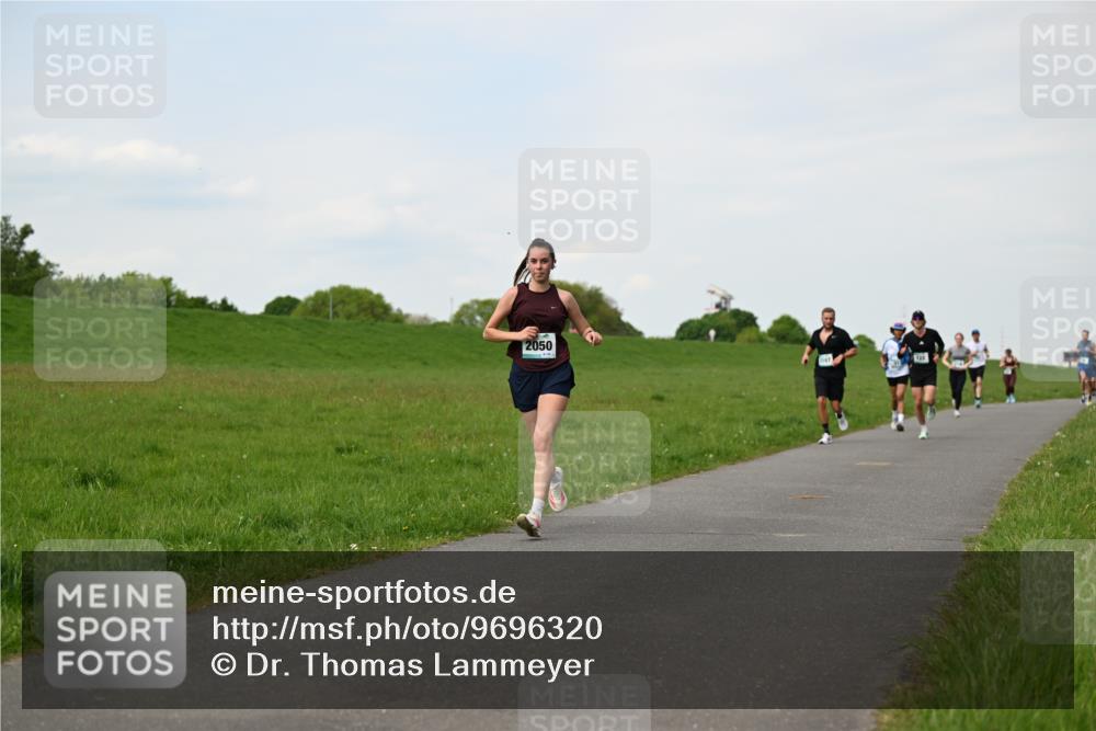 10.05.2026 - 8. Wedeler Halbmarathon Dr. Thomas Lammeyer http://msf.ph/oto/9696320 10.05.2026 11:24:15 Laufen 2050 meine-sportfotos.de