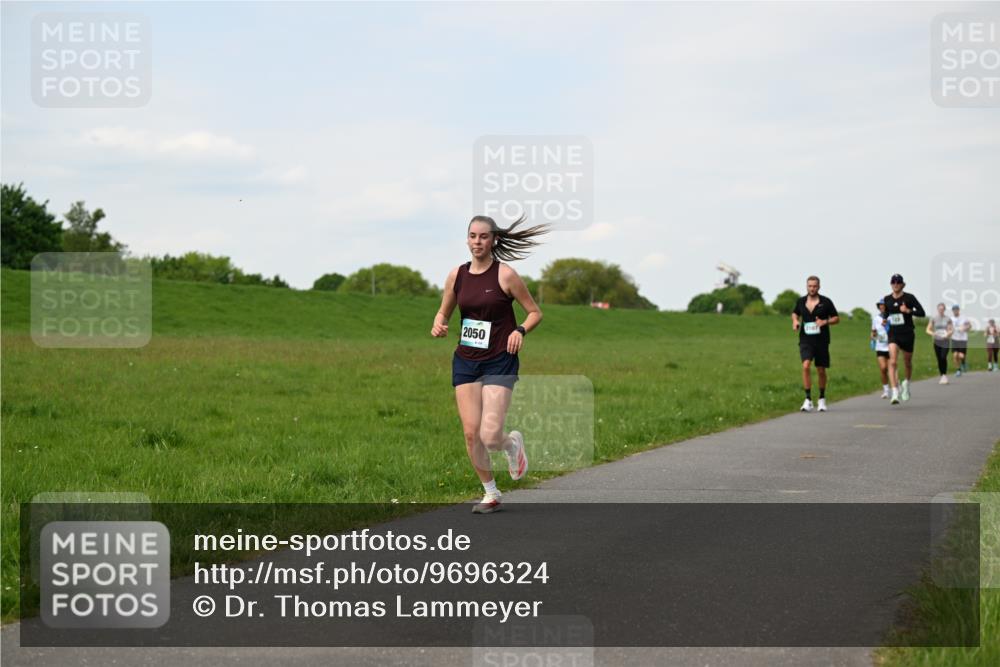 10.05.2026 - 8. Wedeler Halbmarathon Dr. Thomas Lammeyer http://msf.ph/oto/9696324 10.05.2026 11:24:16 Laufen 2050 meine-sportfotos.de