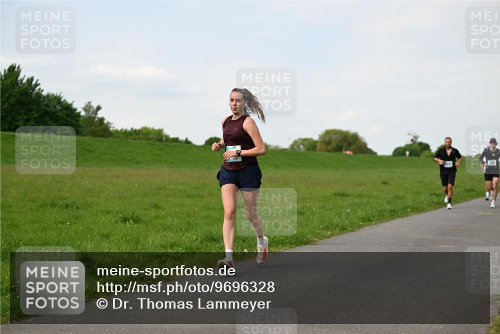 10.05.2026 - 8. Wedeler Halbmarathon Dr. Thomas Lammeyer http://msf.ph/oto/9696328 10.05.2026 11:24:16 Laufen  meine-sportfotos.de