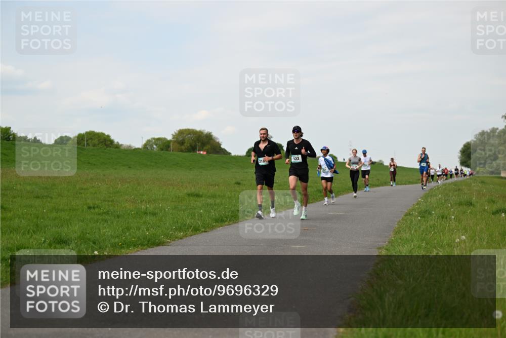 10.05.2026 - 8. Wedeler Halbmarathon Dr. Thomas Lammeyer http://msf.ph/oto/9696329 10.05.2026 11:24:18 Laufen 216, 122 meine-sportfotos.de