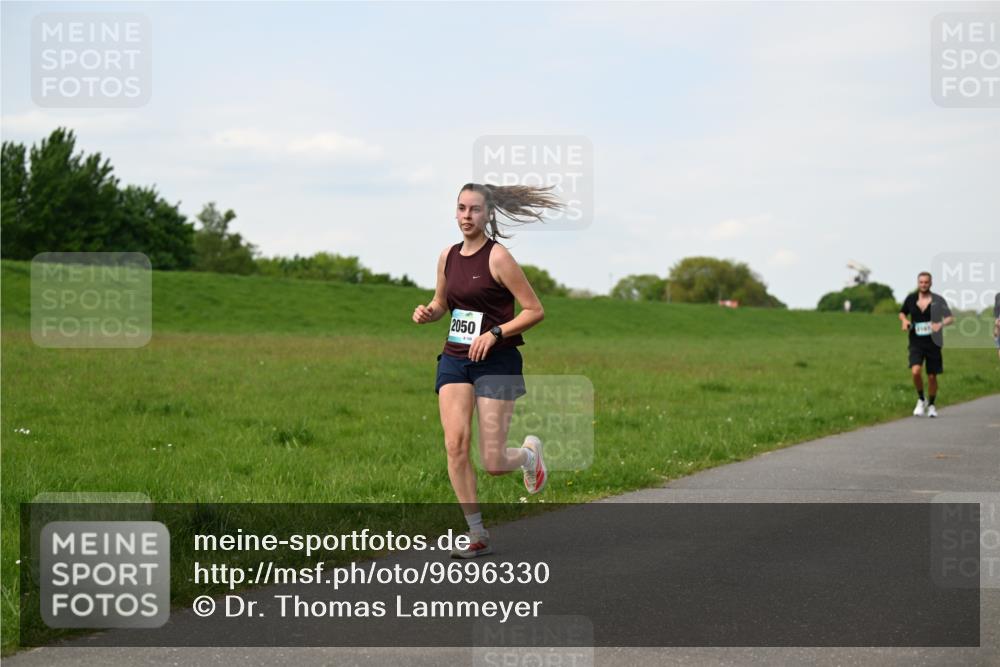 10.05.2026 - 8. Wedeler Halbmarathon Dr. Thomas Lammeyer http://msf.ph/oto/9696330 10.05.2026 11:24:17 Laufen 2050, 815 meine-sportfotos.de