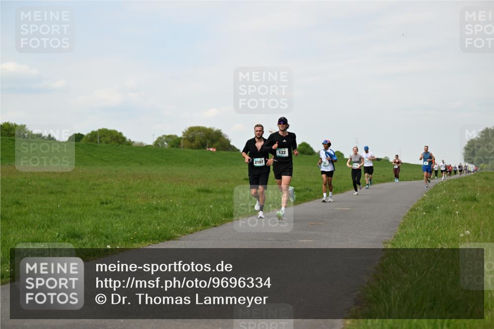 10.05.2026 - 8. Wedeler Halbmarathon Dr. Thomas Lammeyer http://msf.ph/oto/9696334 10.05.2026 11:24:19 Laufen 2107, 122 meine-sportfotos.de
