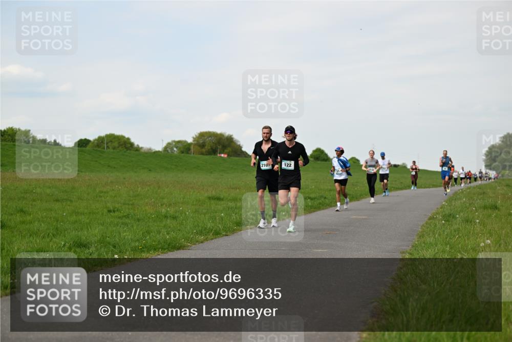10.05.2026 - 8. Wedeler Halbmarathon Dr. Thomas Lammeyer http://msf.ph/oto/9696335 10.05.2026 11:24:19 Laufen 210, 122 meine-sportfotos.de