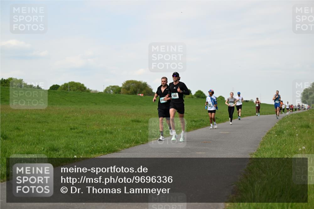 10.05.2026 - 8. Wedeler Halbmarathon Dr. Thomas Lammeyer http://msf.ph/oto/9696336 10.05.2026 11:24:19 Laufen 210, 122 meine-sportfotos.de