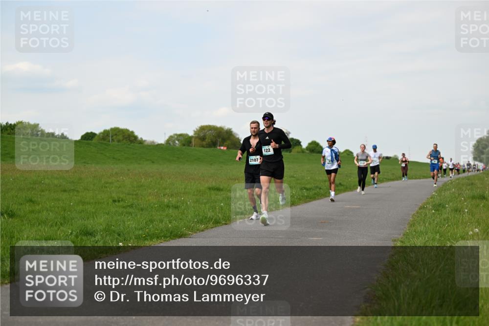 10.05.2026 - 8. Wedeler Halbmarathon Dr. Thomas Lammeyer http://msf.ph/oto/9696337 10.05.2026 11:24:19 Laufen 2107, 122, 211 meine-sportfotos.de