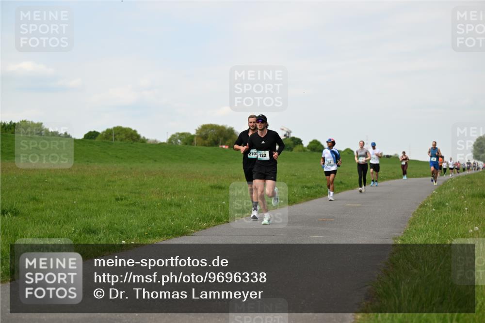 10.05.2026 - 8. Wedeler Halbmarathon Dr. Thomas Lammeyer http://msf.ph/oto/9696338 10.05.2026 11:24:19 Laufen 21078122 meine-sportfotos.de
