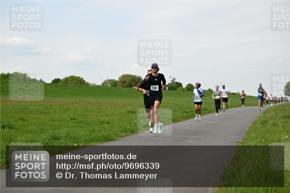 10.05.2026 - 8. Wedeler Halbmarathon Dr. Thomas Lammeyer http://msf.ph/oto/9696339 10.05.2026 11:24:19 Laufen 122 meine-sportfotos.de