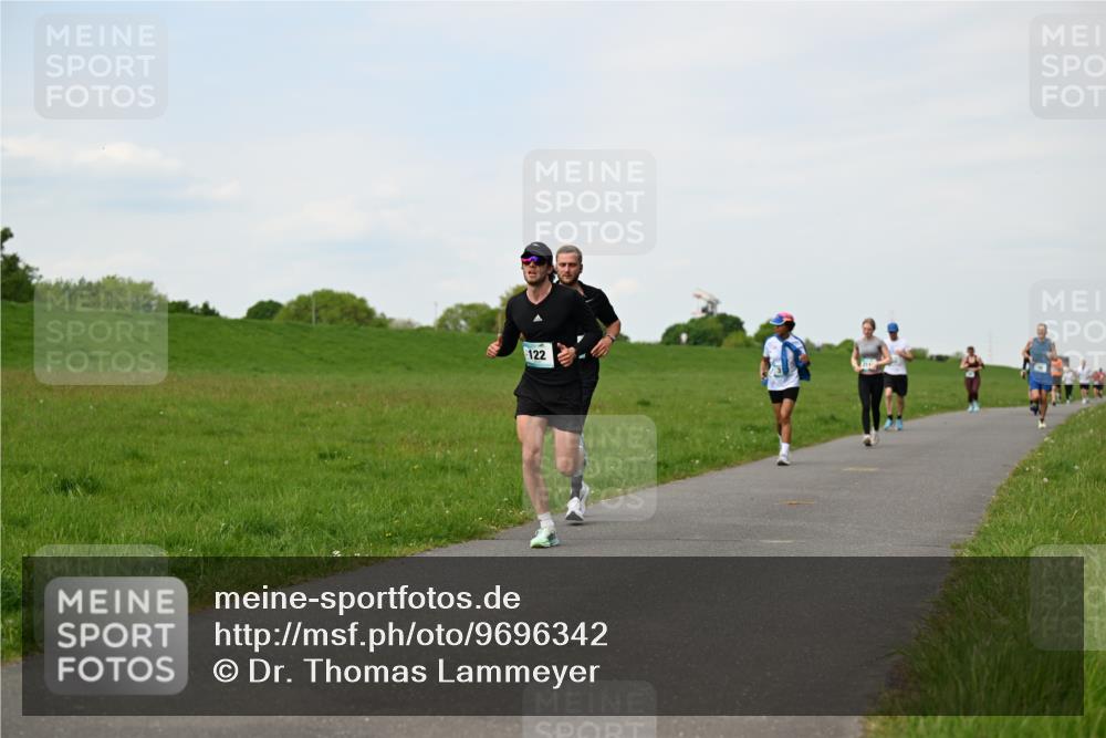 10.05.2026 - 8. Wedeler Halbmarathon Dr. Thomas Lammeyer http://msf.ph/oto/9696342 10.05.2026 11:24:20 Laufen 122 meine-sportfotos.de