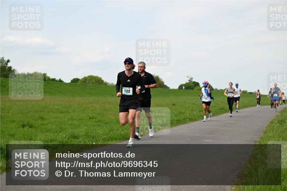 10.05.2026 - 8. Wedeler Halbmarathon Dr. Thomas Lammeyer http://msf.ph/oto/9696345 10.05.2026 11:24:20 Laufen 122 meine-sportfotos.de