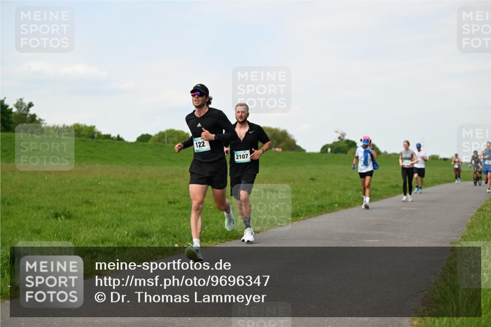 10.05.2026 - 8. Wedeler Halbmarathon Dr. Thomas Lammeyer http://msf.ph/oto/9696347 10.05.2026 11:24:21 Laufen 122, 2107 meine-sportfotos.de