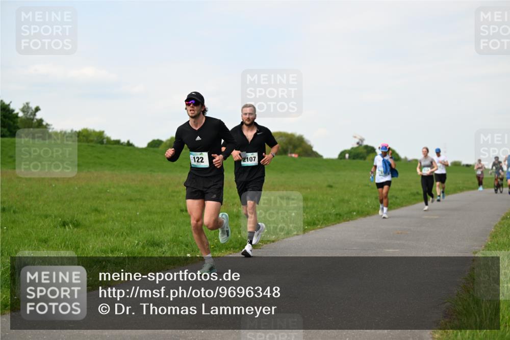 10.05.2026 - 8. Wedeler Halbmarathon Dr. Thomas Lammeyer http://msf.ph/oto/9696348 10.05.2026 11:24:21 Laufen 122, 2107 meine-sportfotos.de