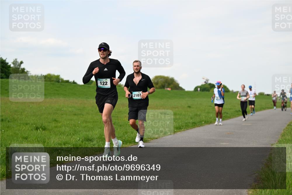 10.05.2026 - 8. Wedeler Halbmarathon Dr. Thomas Lammeyer http://msf.ph/oto/9696349 10.05.2026 11:24:21 Laufen 122, 2107 meine-sportfotos.de