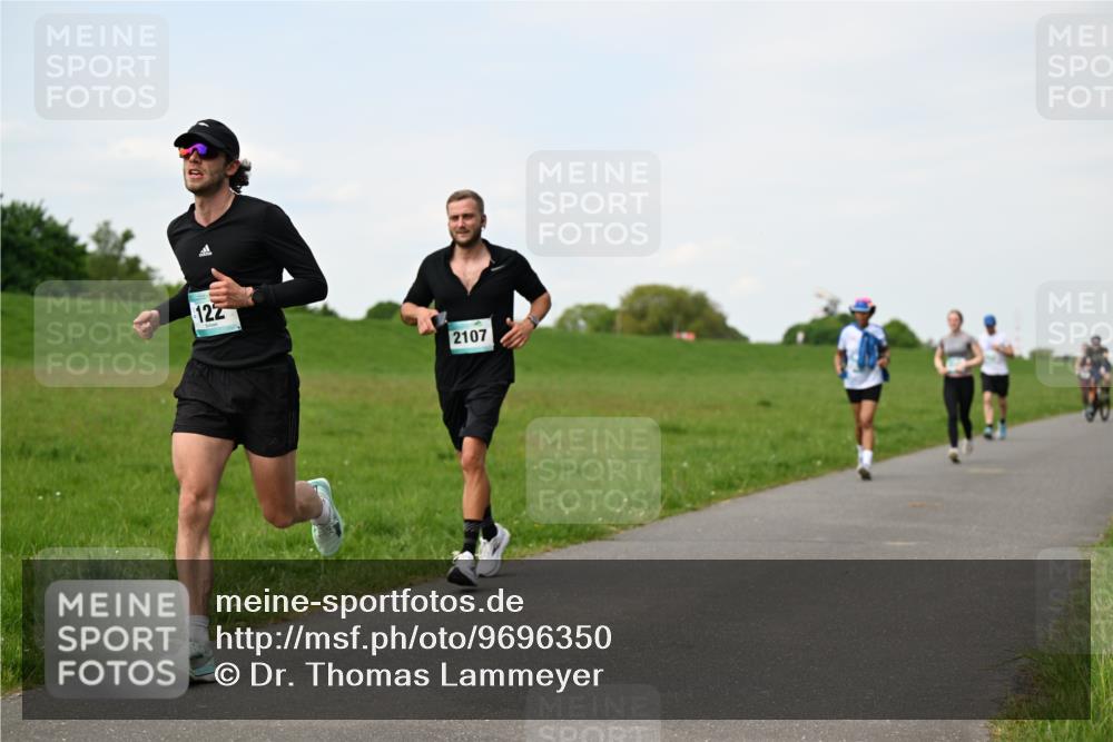 10.05.2026 - 8. Wedeler Halbmarathon Dr. Thomas Lammeyer http://msf.ph/oto/9696350 10.05.2026 11:24:21 Laufen 122, 2107 meine-sportfotos.de
