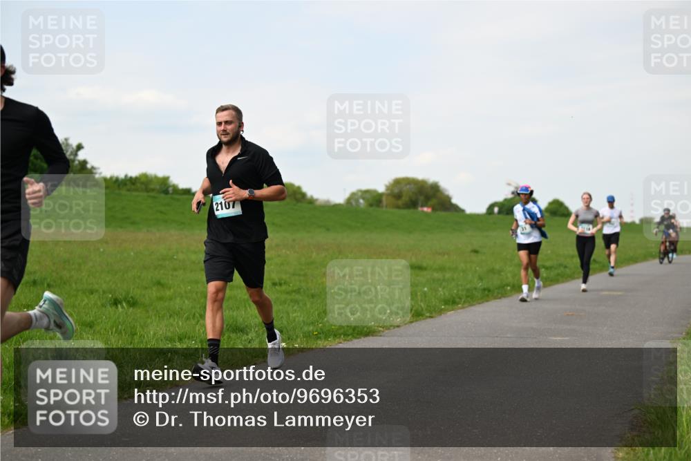 10.05.2026 - 8. Wedeler Halbmarathon Dr. Thomas Lammeyer http://msf.ph/oto/9696353 10.05.2026 11:24:22 Laufen 2107 meine-sportfotos.de