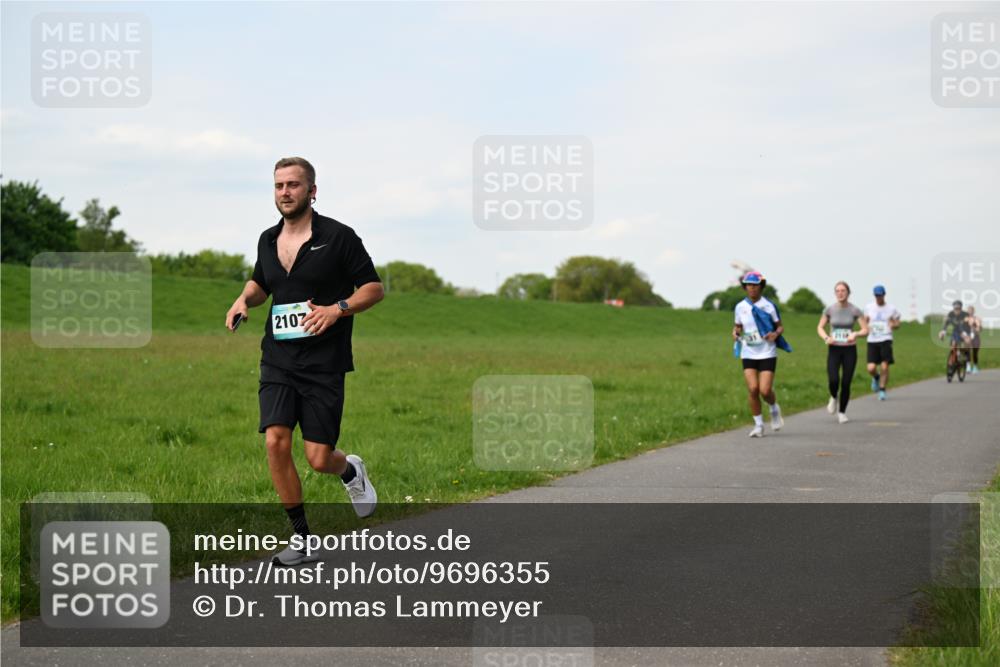 10.05.2026 - 8. Wedeler Halbmarathon Dr. Thomas Lammeyer http://msf.ph/oto/9696355 10.05.2026 11:24:22 Laufen 2107 meine-sportfotos.de
