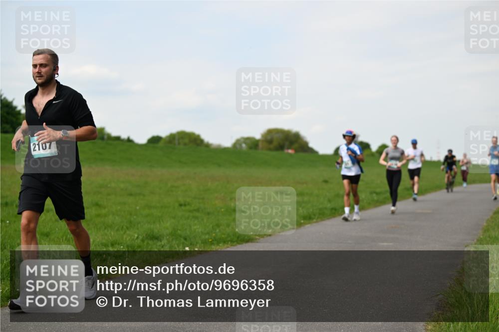 10.05.2026 - 8. Wedeler Halbmarathon Dr. Thomas Lammeyer http://msf.ph/oto/9696358 10.05.2026 11:24:22 Laufen 2107 meine-sportfotos.de