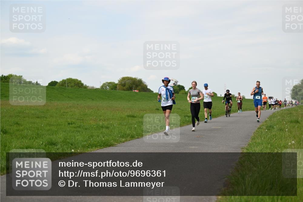 10.05.2026 - 8. Wedeler Halbmarathon Dr. Thomas Lammeyer http://msf.ph/oto/9696361 10.05.2026 11:24:23 Laufen 742, 211 meine-sportfotos.de
