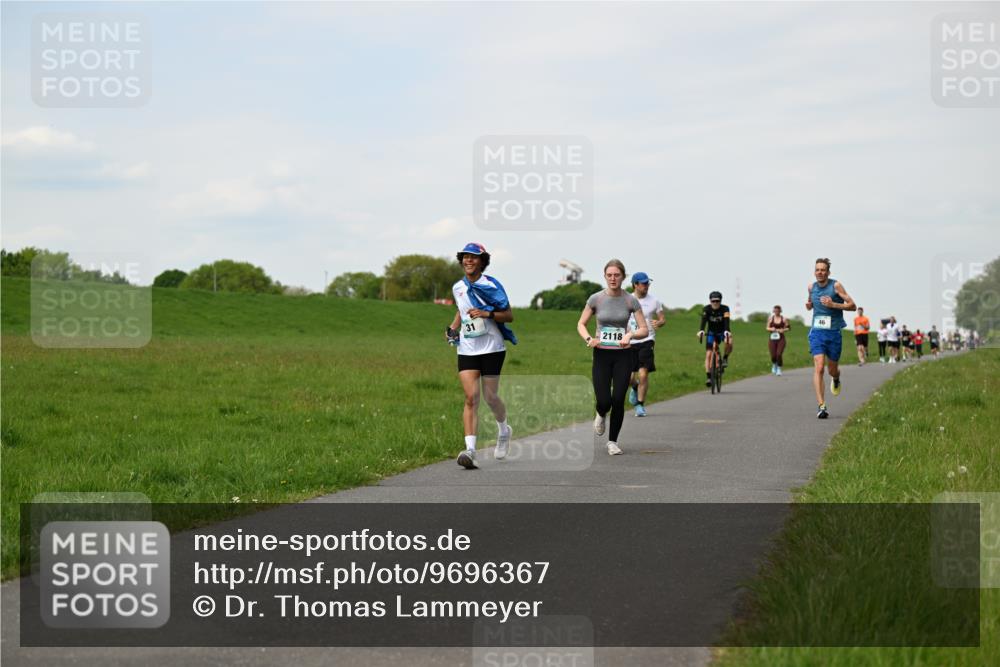 10.05.2026 - 8. Wedeler Halbmarathon Dr. Thomas Lammeyer http://msf.ph/oto/9696367 10.05.2026 11:24:24 Laufen 2118 meine-sportfotos.de