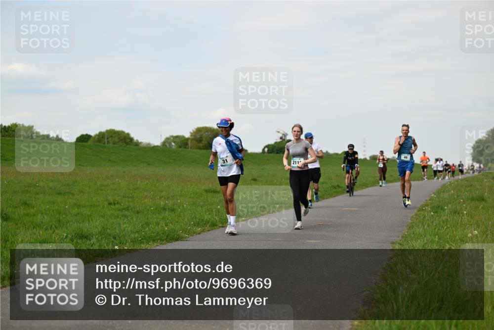 10.05.2026 - 8. Wedeler Halbmarathon Dr. Thomas Lammeyer http://msf.ph/oto/9696369 10.05.2026 11:24:24 Laufen 211 meine-sportfotos.de