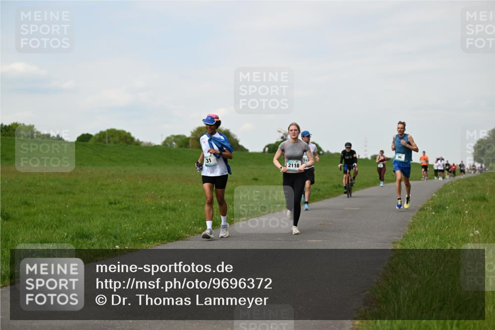 10.05.2026 - 8. Wedeler Halbmarathon Dr. Thomas Lammeyer http://msf.ph/oto/9696372 10.05.2026 11:24:25 Laufen 2118 meine-sportfotos.de