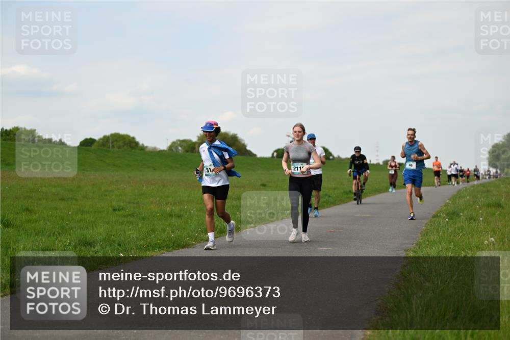 10.05.2026 - 8. Wedeler Halbmarathon Dr. Thomas Lammeyer http://msf.ph/oto/9696373 10.05.2026 11:24:25 Laufen 211 meine-sportfotos.de