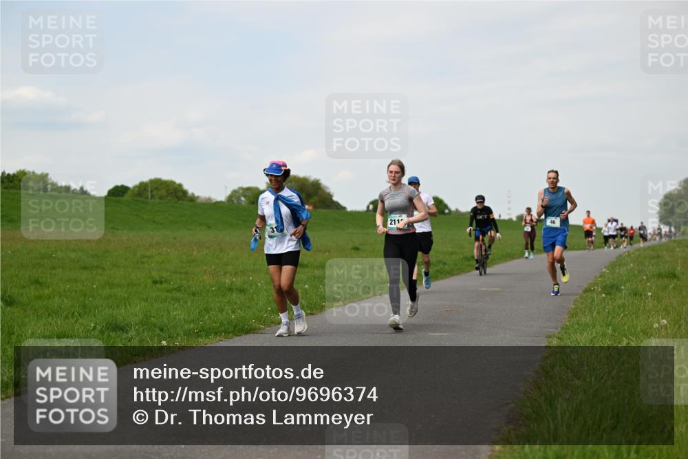 10.05.2026 - 8. Wedeler Halbmarathon Dr. Thomas Lammeyer http://msf.ph/oto/9696374 10.05.2026 11:24:25 Laufen 211 meine-sportfotos.de