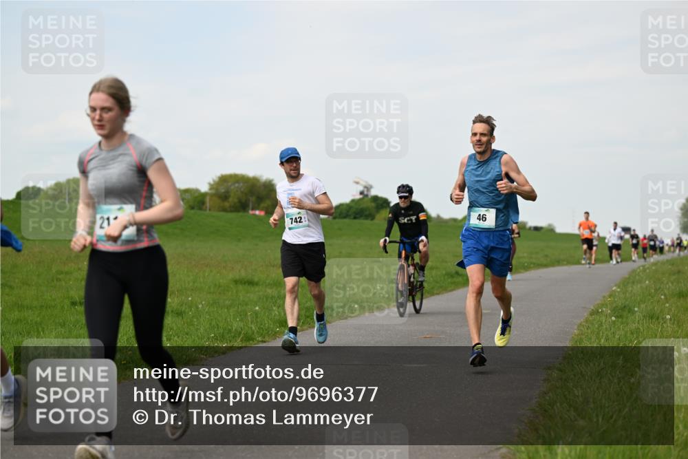 10.05.2026 - 8. Wedeler Halbmarathon Dr. Thomas Lammeyer http://msf.ph/oto/9696377 10.05.2026 11:24:27 Laufen 742 meine-sportfotos.de
