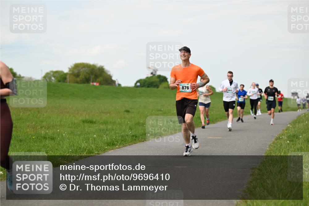 10.05.2026 - 8. Wedeler Halbmarathon Dr. Thomas Lammeyer http://msf.ph/oto/9696410 10.05.2026 11:24:40 Laufen 876, 3144 meine-sportfotos.de